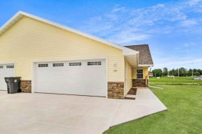 Newly Built Brillion Townhouse - Central to Appleton, Green Bay, Manitowoc, and more!